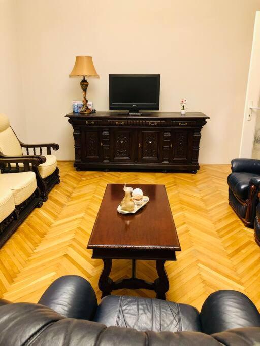 Ultra-Central And Elegant Ap In Opera Square Vic23 Тимишоара Экстерьер фото